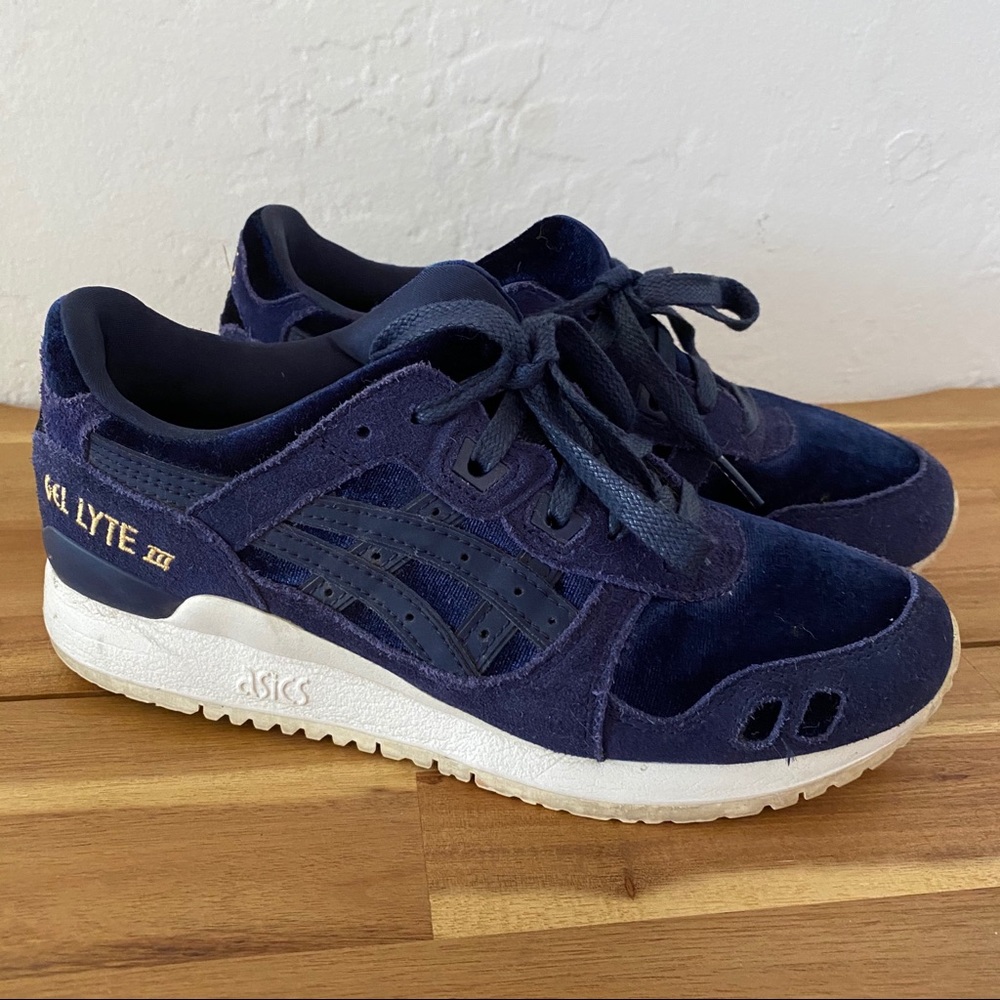 Blue velour ASICS Gel life lll